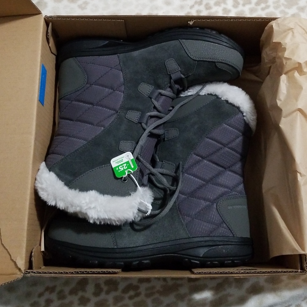 Womens Columbia Ice Maiden II waterproof boots.